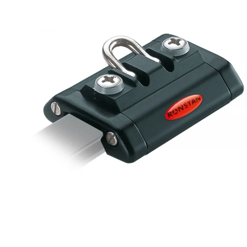 Araba, iki civata ile monte edilmiş hareketli kilit bağlantılı