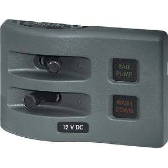 Blue Sea System WeatherDeck su geçirmez sigorta paneli.