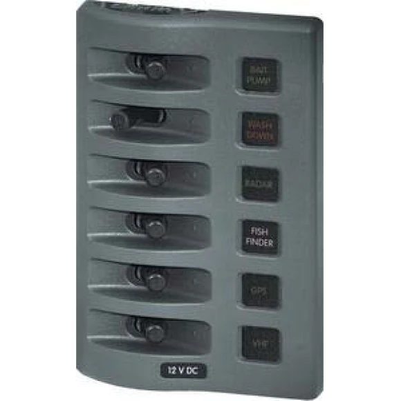 Blue Sea System WeatherDeck su geçirmez sigorta paneli.