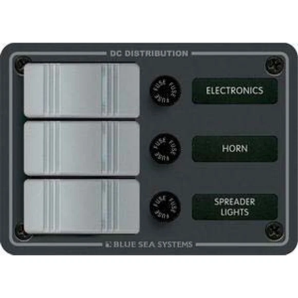 Blue Sea Systems Su geçirmez sigorta paneli. Flybridge ve açık kokpitler için dizayn edilmiştir.