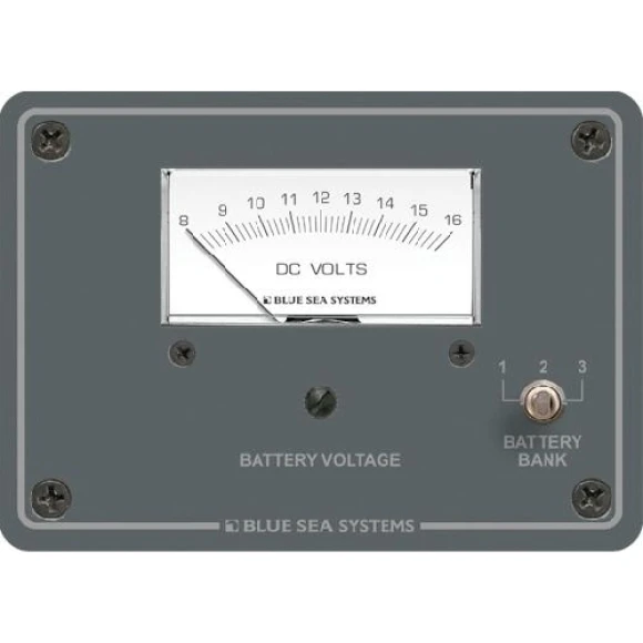D.C. Analog voltmetre. Birden fazla akü için 3 pozisyonlu switch´e sahiptir. 95x133mm.